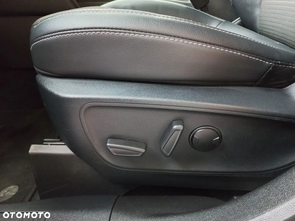Ford Kuga 2.5 FHEV FWD Titanium X - 16