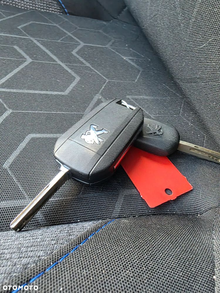 Peugeot 2008 BlueHDi 100 STOP & START Signature - 21