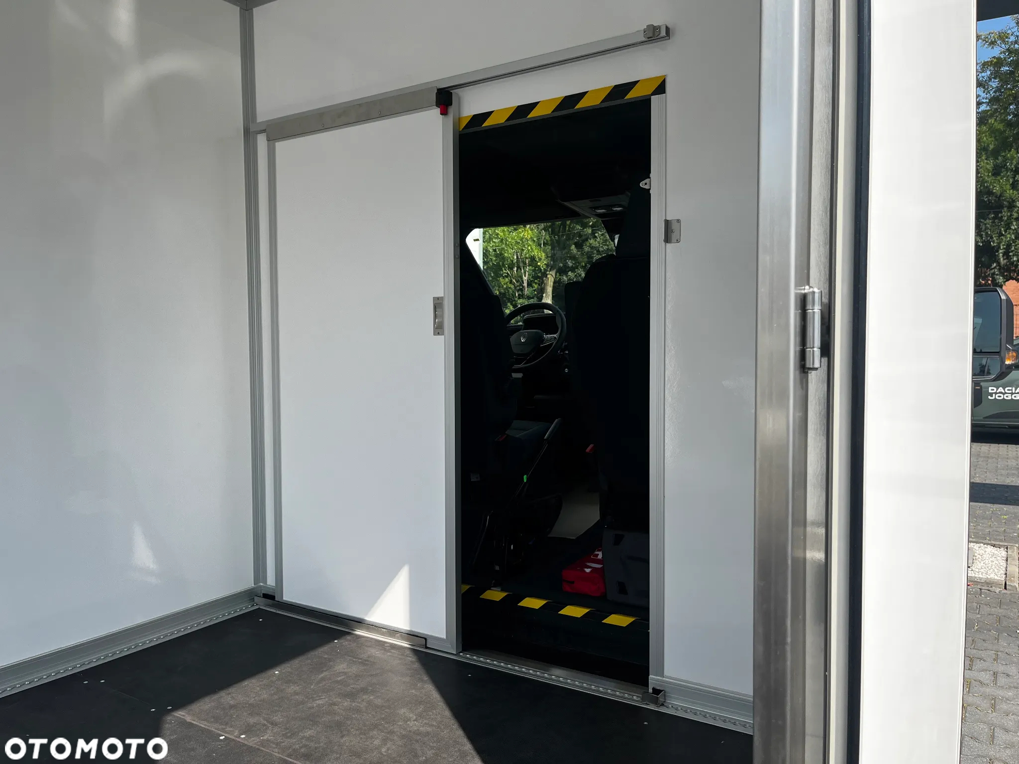 Renault Master Kontener na platformie - 11