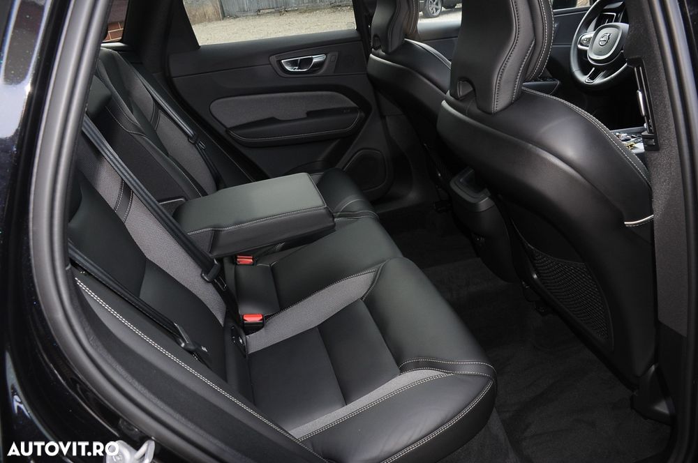 Volvo XC 60 B4 D AWD Plus Dark - 12