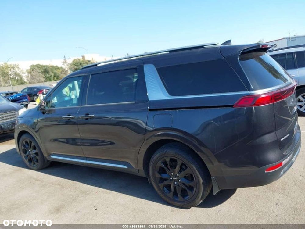 Kia Carnival - 2
