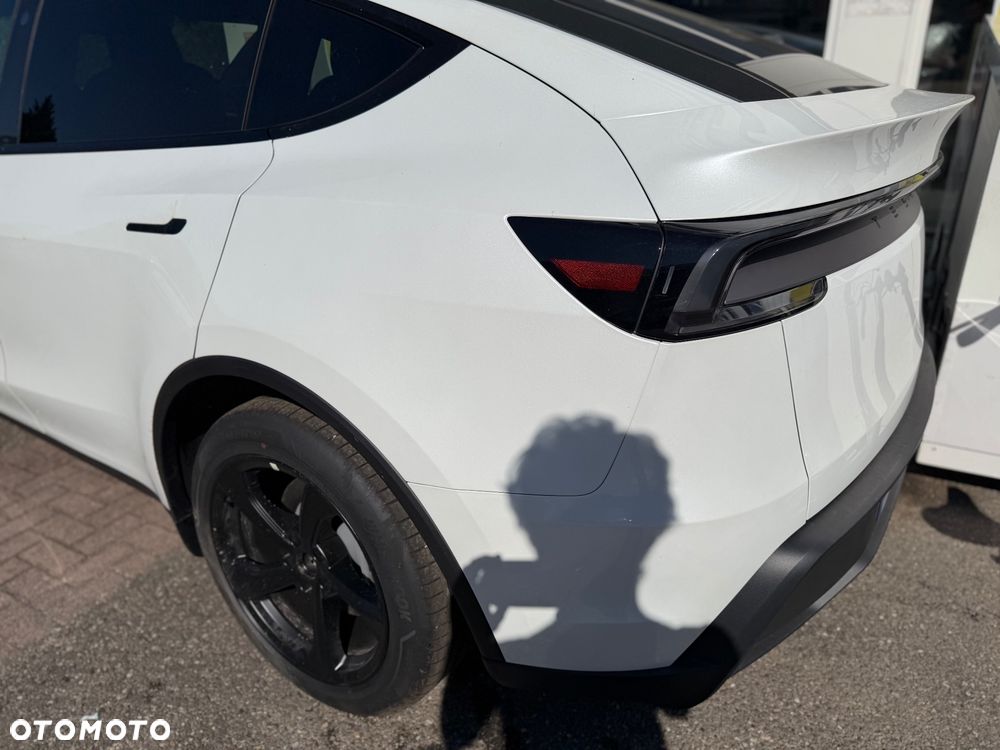 Tesla Model Y 79kWh Long Range AWD - 1
