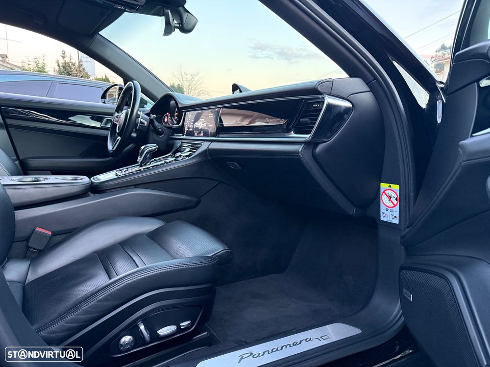 Porsche Panamera 4 E-Hybrid 10 Years Edition - 12