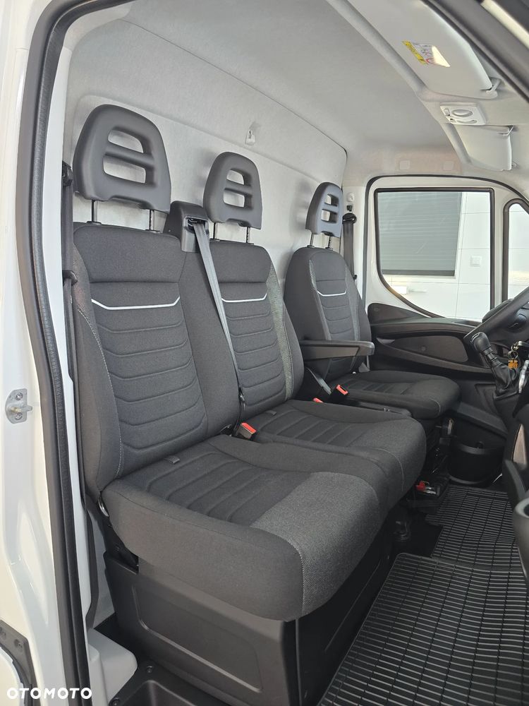 Iveco DAILY 35C16 / 50C16 KONTENER 8PALET WINDA DHOLLANDIA 750Kg 41Tyś km SERWIS ASO IVECO DO OSTATNIEGO Km STAN NOWY NOWY NOWY NA GWARANCJI BOGATA OPCJA WYPOSAŻENIA ASYSTENTY KIEROWCY TEMPOMAT KLIMA KAMERA COFANIA FOTEL KIEROWCY PNEŁMATYCZNY - 36