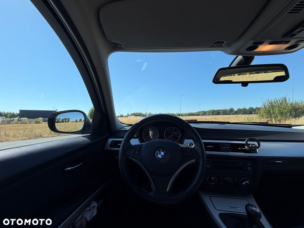 BMW Seria 3 318d DPF Edition Lifestyle - 28