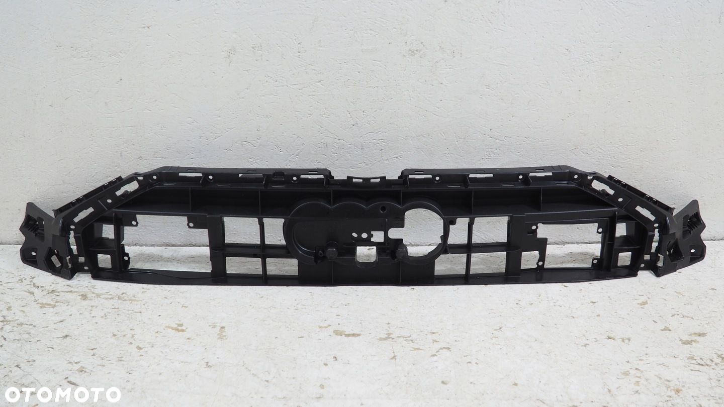 Audi A6 C8 wzmocnienie grilla 4K0807233C - 2