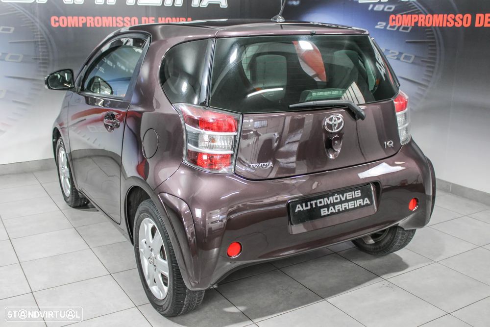 Toyota iQ 1.0 VVT-i Essential+AC - 19