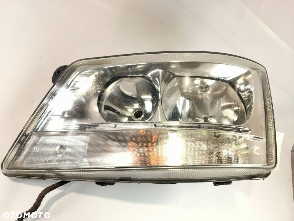 LAMPA LEWA PRZÓD MAN TGX 18.440 - 1