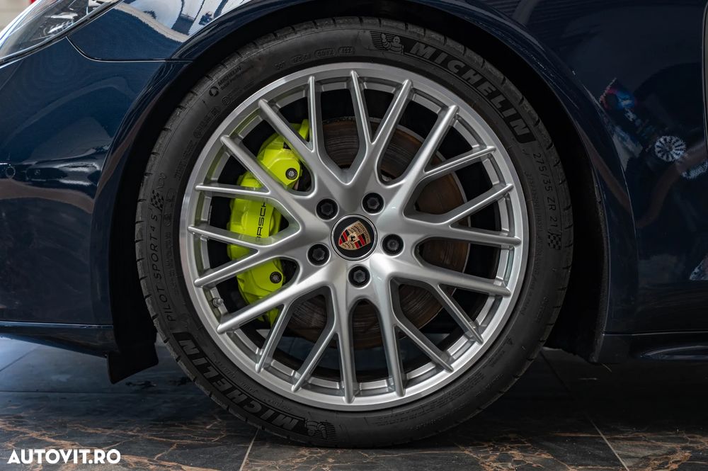 Porsche Panamera 4 E-Hybrid - 16