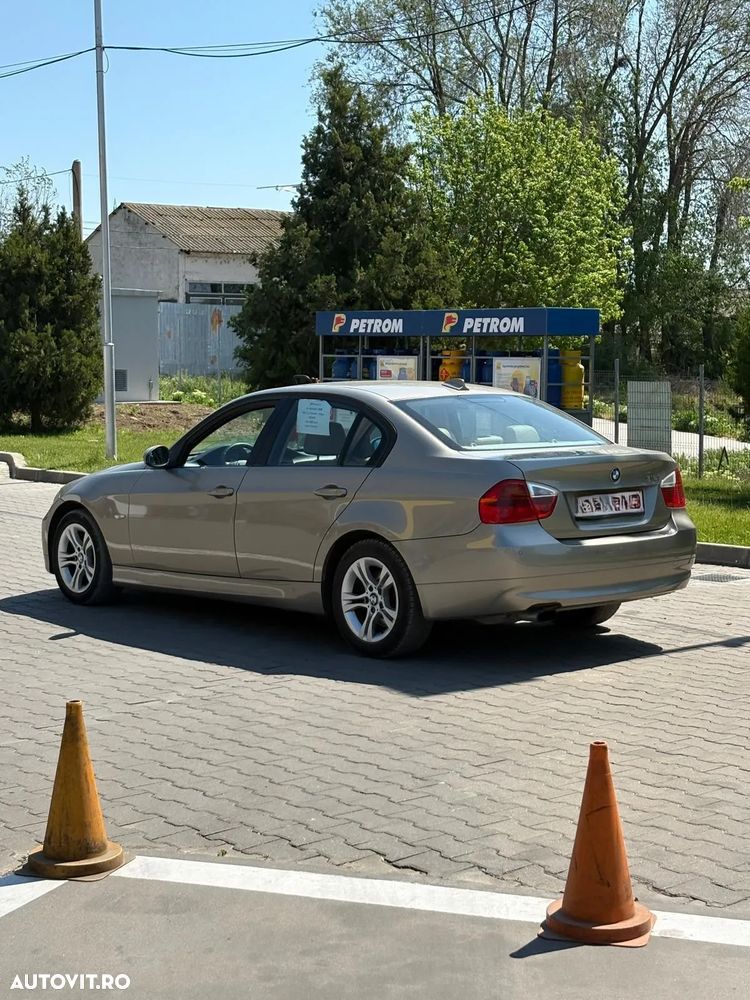 BMW Seria 3 320i Aut. - 8