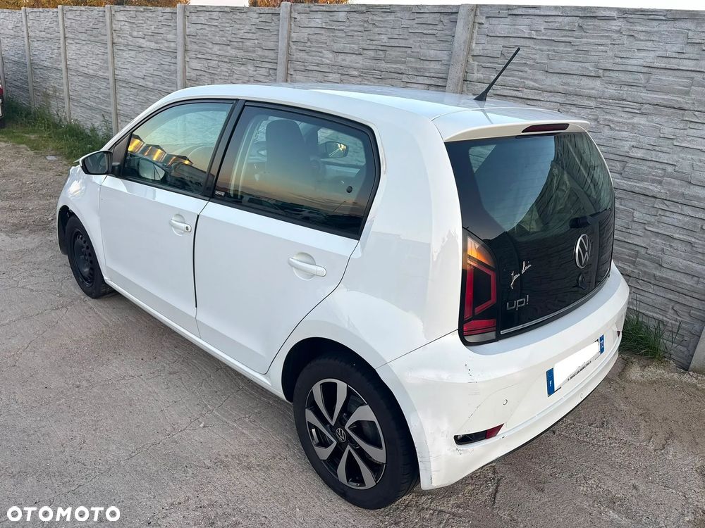 Volkswagen up! Active - 6