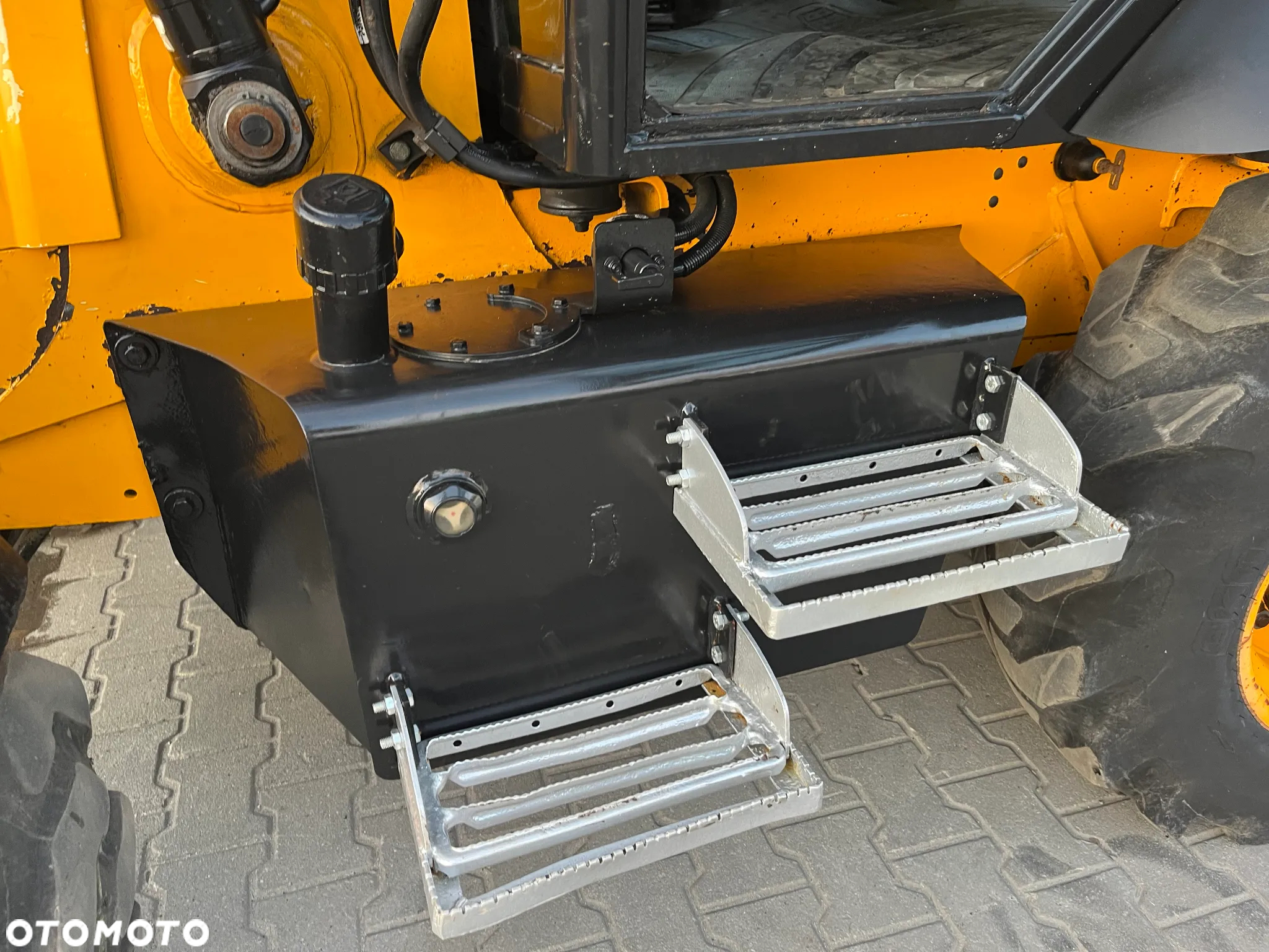 JCB 2CX - 16