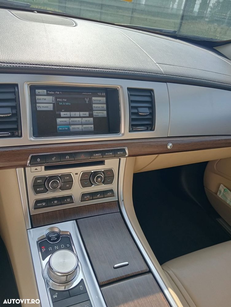 Jaguar XF 20d RWD E-Performance Pure - 8