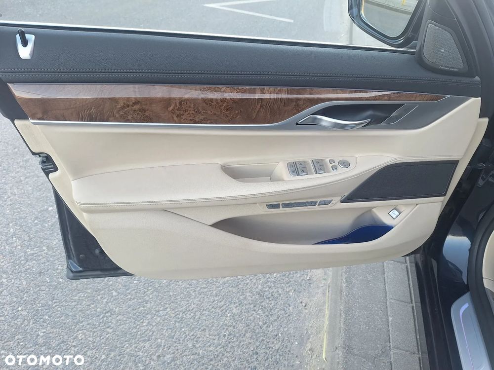 BMW Seria 7 - 15