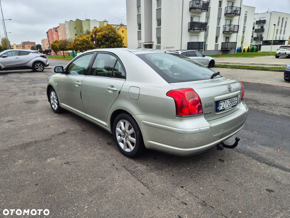 Toyota Avensis 2.2 D-4D Prestige Gold - 5