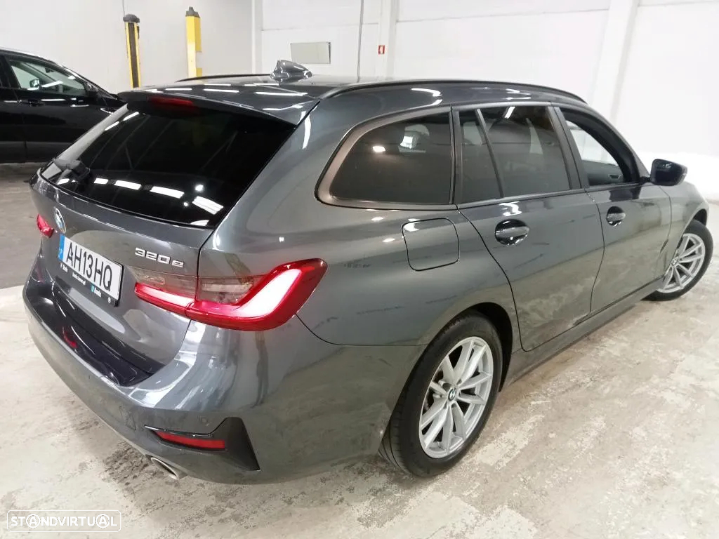 BMW 320 e Touring Corporate Edition Auto - 3