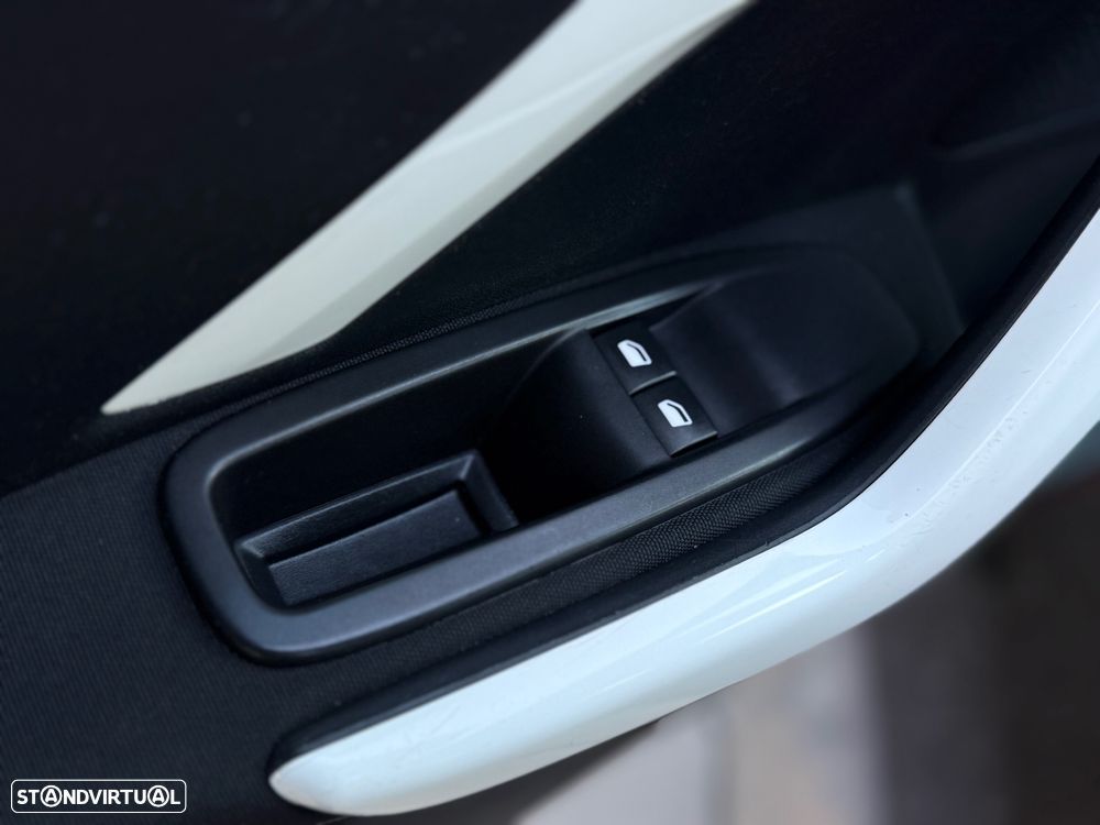 Peugeot 208 PureTech 82 Style - 9