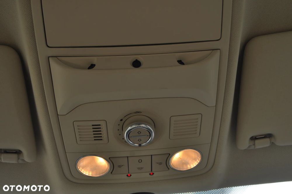 Volkswagen Tiguan 2.0 TDI DPF BlueMotion Technology Sport & Style - 17