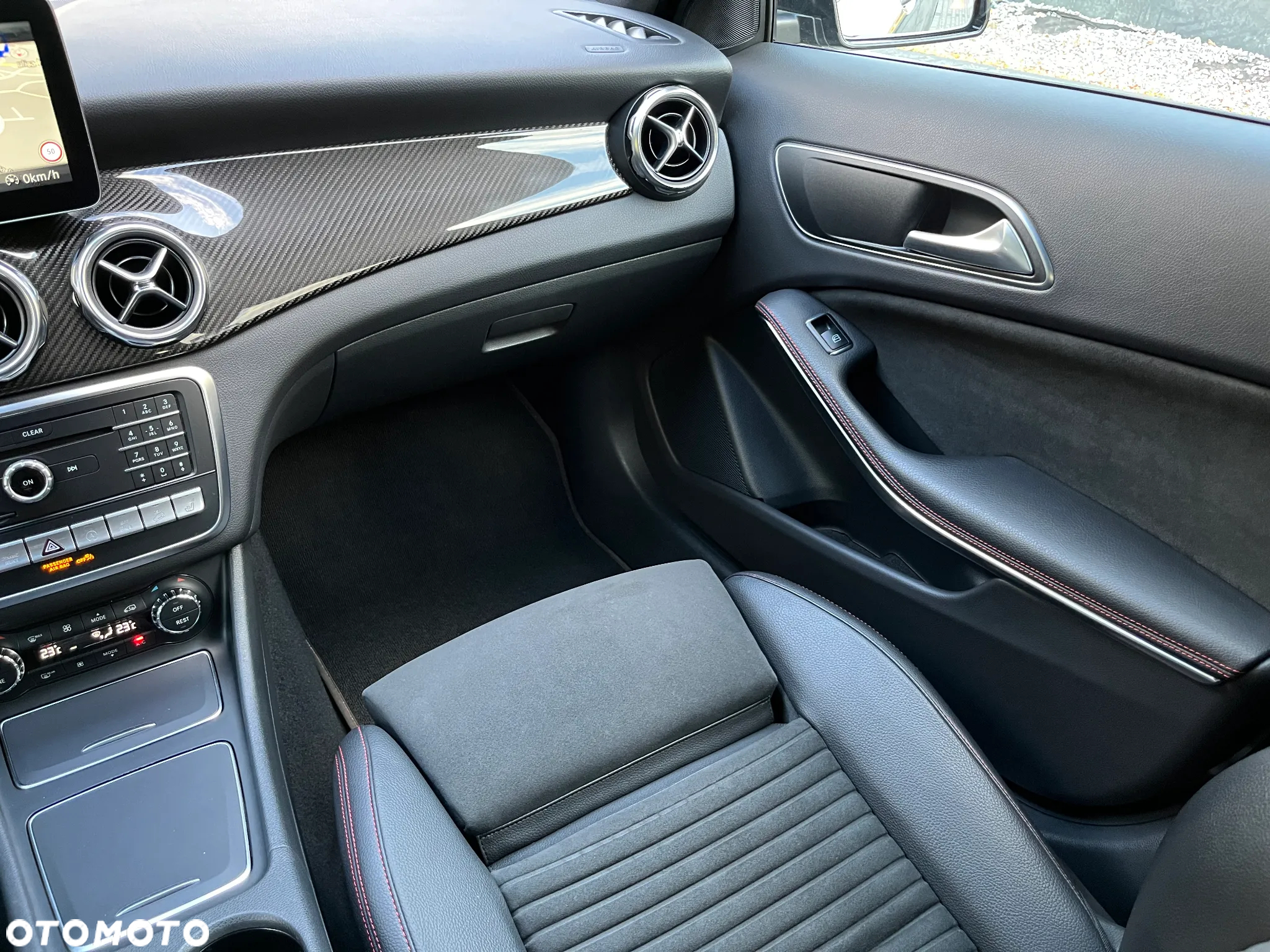 Mercedes-Benz GLA 250 4-Matic AMG Line - 29