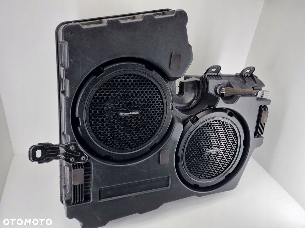 DODGE CHALLENGER SUBWOOFER HARMAN KARDON - 2
