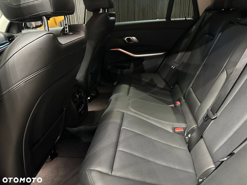 BMW Seria 3 320d xDrive Sport Line - 18