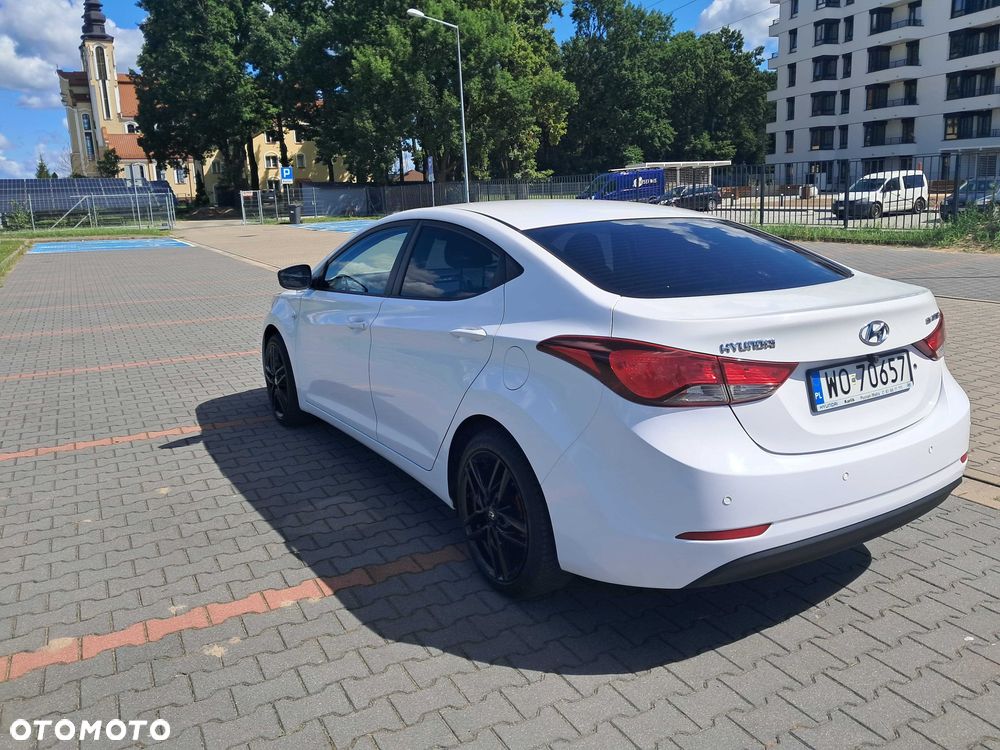 Hyundai Elantra - 8