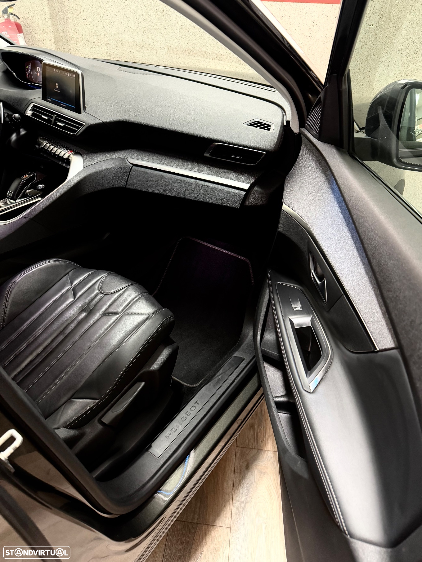 Peugeot 5008 1.5 BlueHDi Allure Pack EAT8 - 20