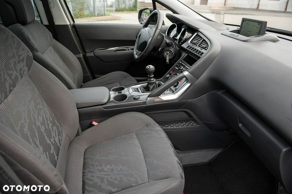 Peugeot 3008 HDi 115 Allure - 10