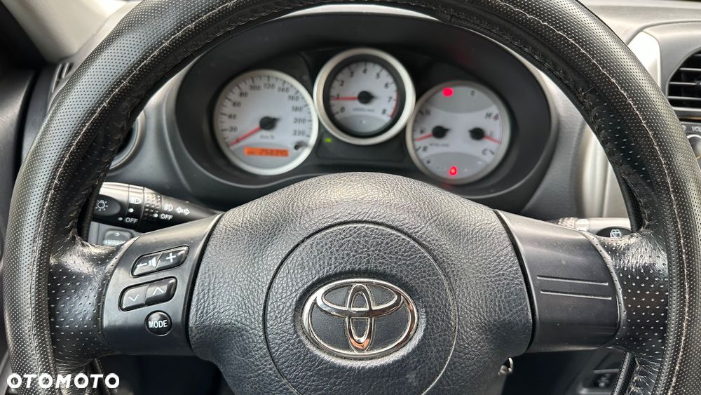 Toyota RAV4 2.0 VVT-i 4x4 - 28