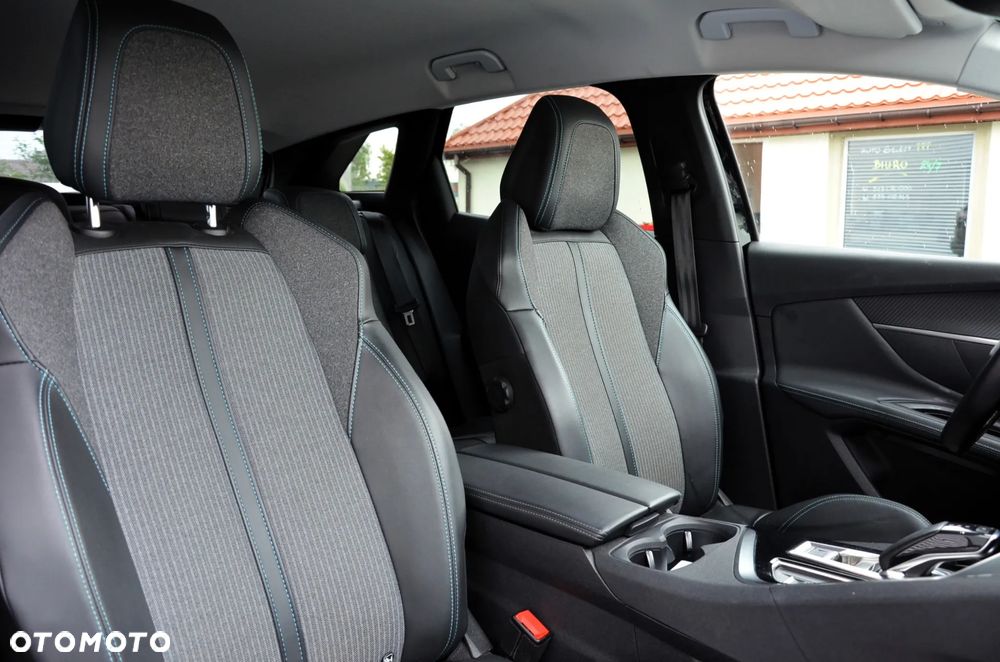 Peugeot 3008 225 e-EAT8 Allure - 22