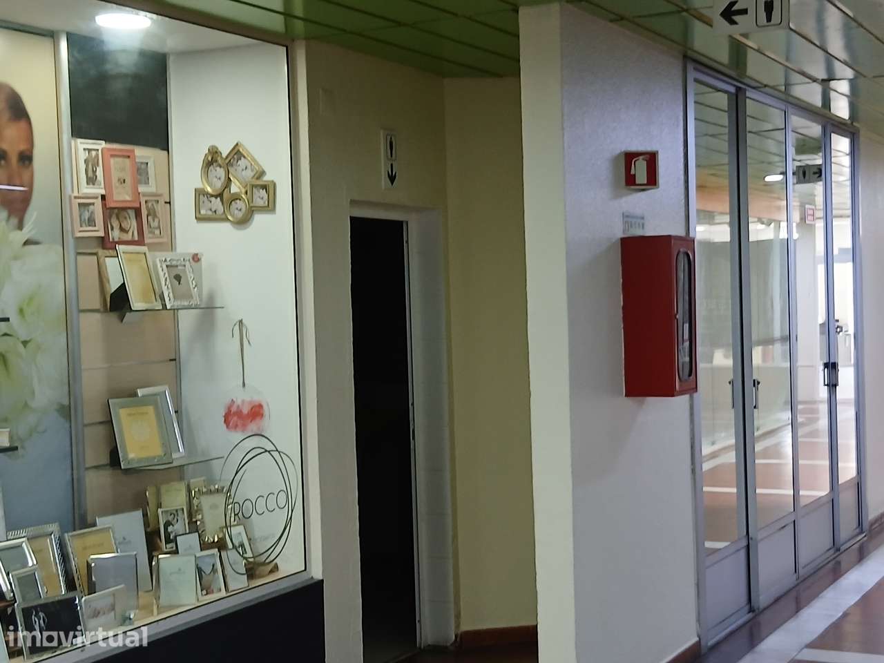 Loja 42 metros pronto a funcionar - Grande imagem: 2/28