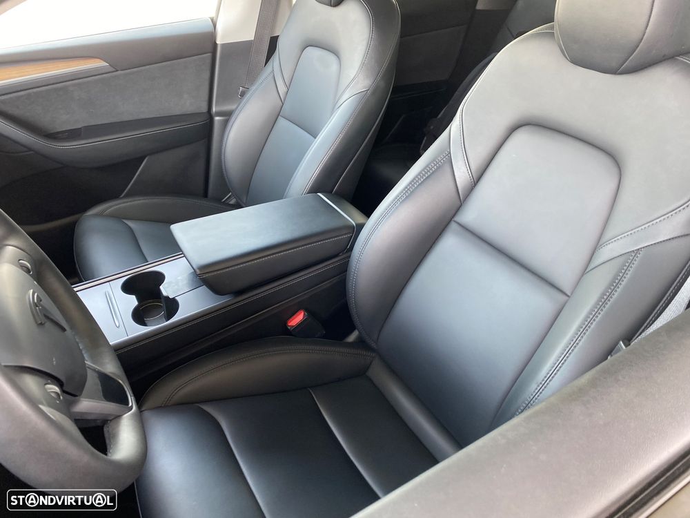Tesla Model Y Long Range Dual Motor AWD - 17