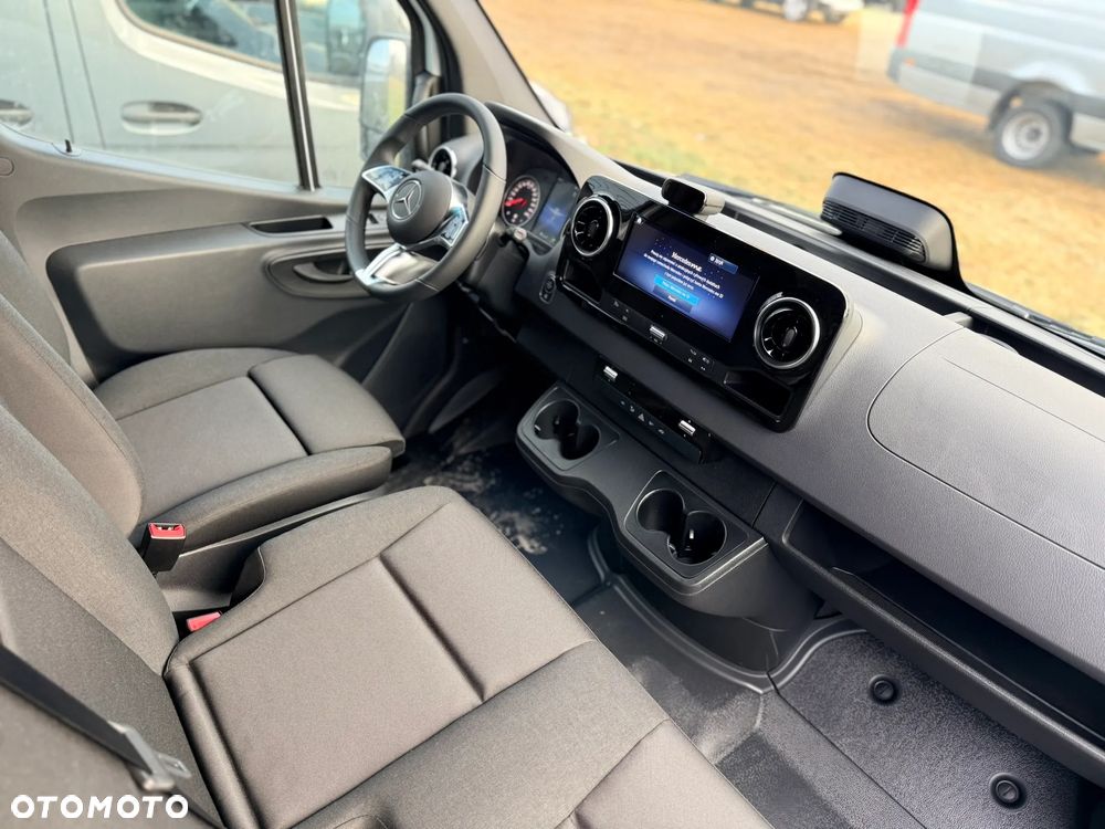 Mercedes-Benz Sprinter - 15