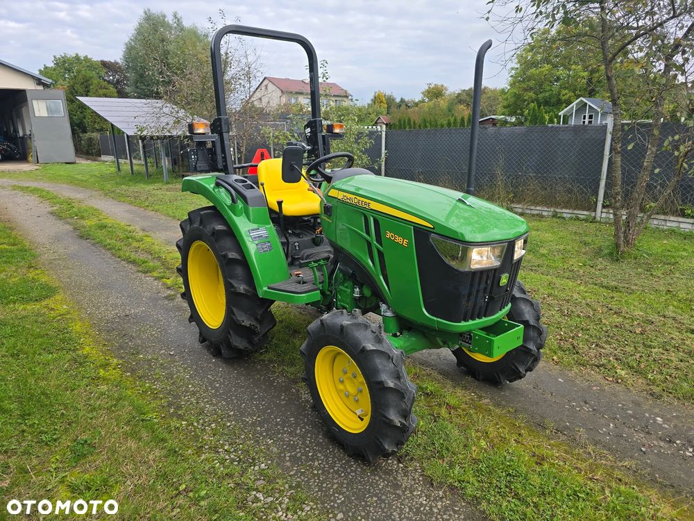 John Deere 3038 E - 3