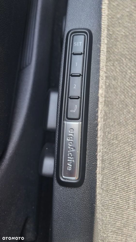 Volkswagen Golf 1.5 eTSI EVO Style DSG - 26