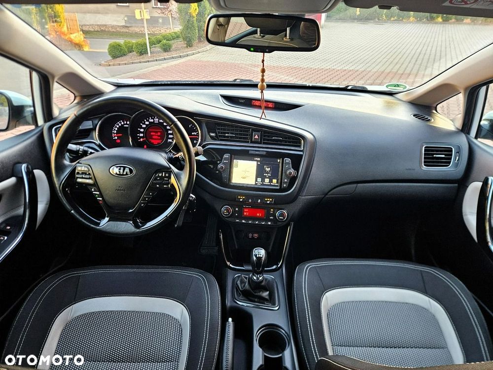 Kia Ceed 1.4 CVVT Dream-Team Edition - 25