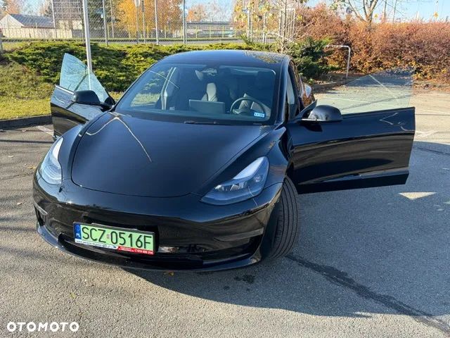 Tesla Model 3 - 3