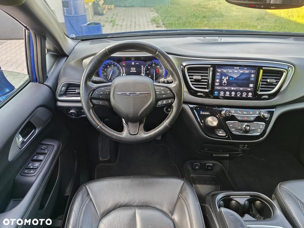 Chrysler Pacifica - 13