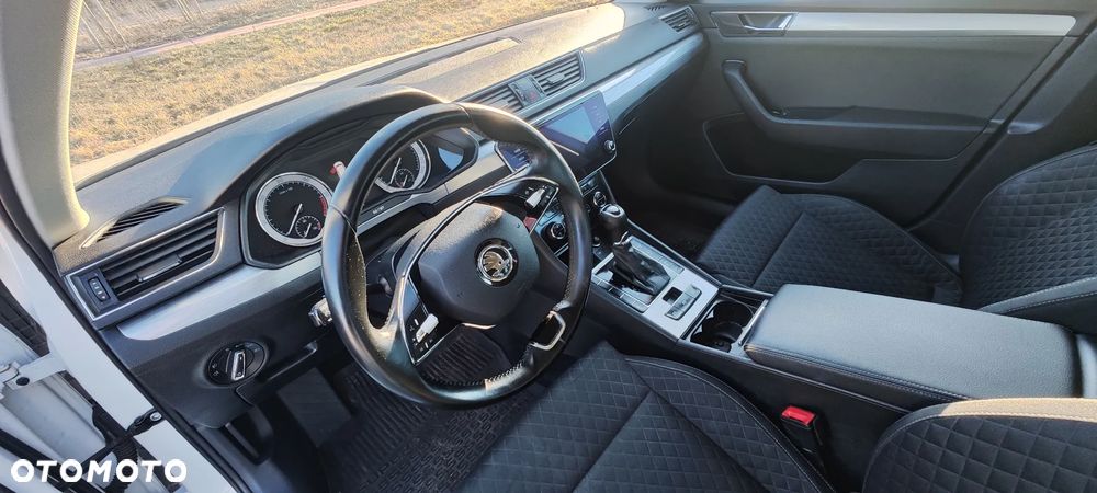 Skoda Superb 2.0 TDI Ambition DSG7 - 11