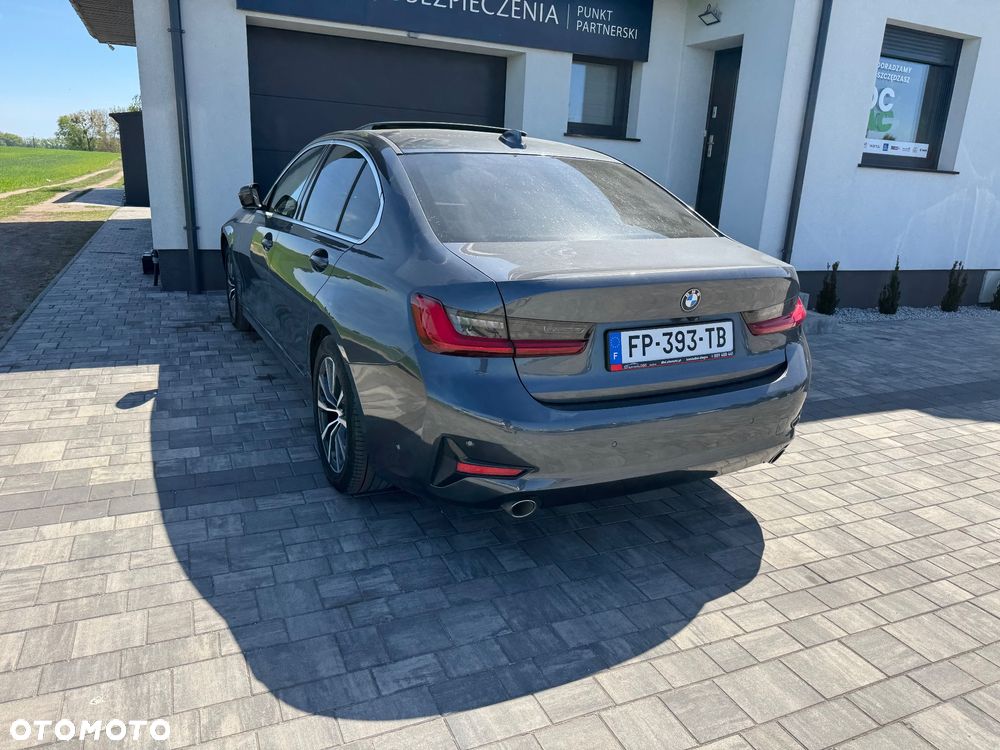 BMW Seria 3 318d mHEV - 24