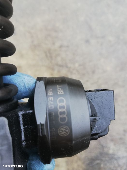 Injectoare vw golf 5 motor 1.9 tdi, Audi A3 8P, touran,COD MOTOR BLS - 3