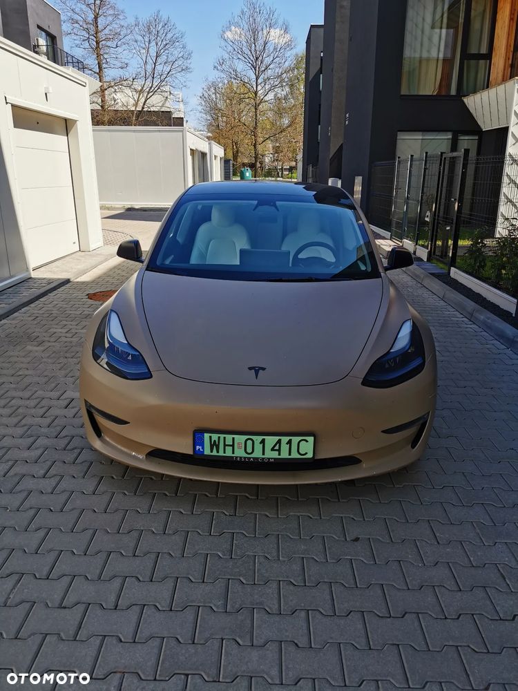 Tesla Model 3 - 1