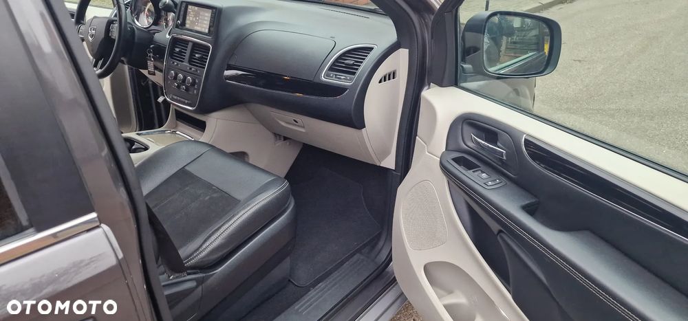 Dodge Grand Caravan - 32