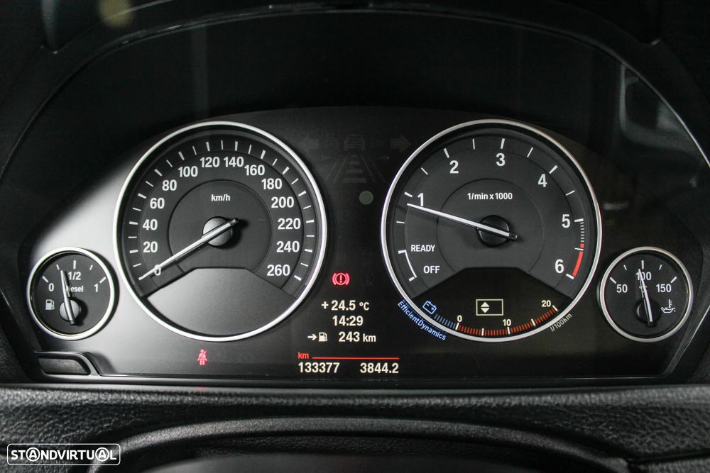 BMW 320 d Line Luxury - 33