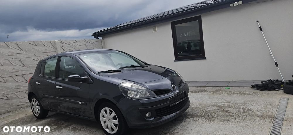 Renault Clio 1.2 16V 75 Expression - 8