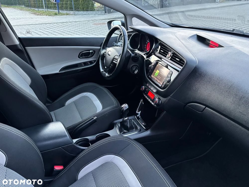 Kia Ceed 1.6 CRDi 136 ISG Platinum Edition - 8