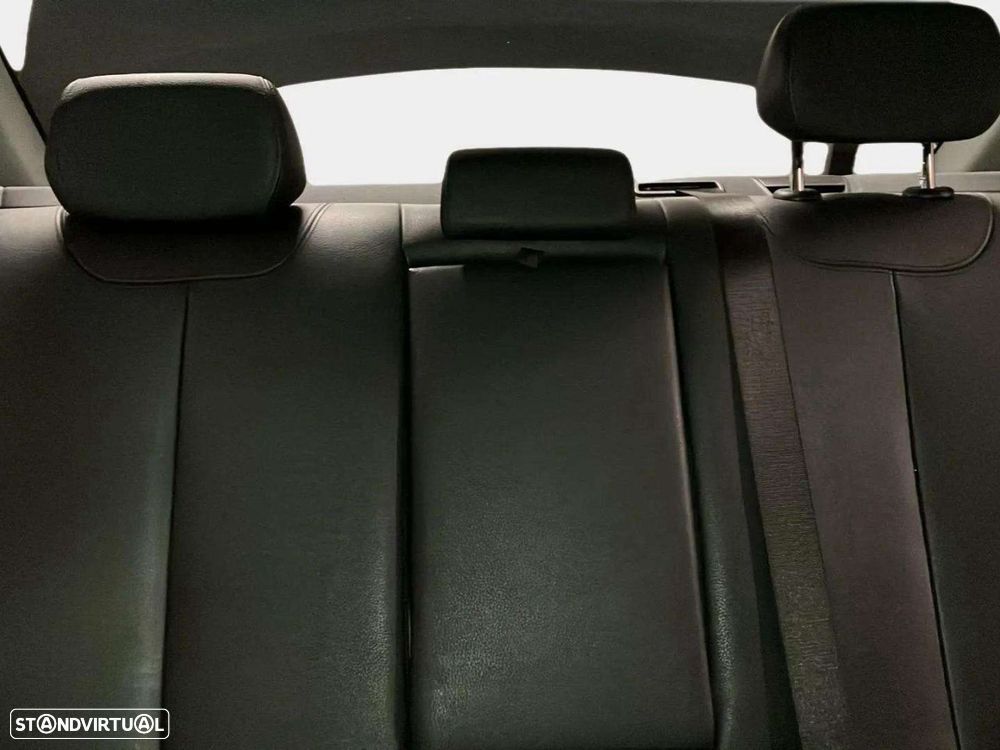 BMW 330 e iPerformance Line Sport - 16