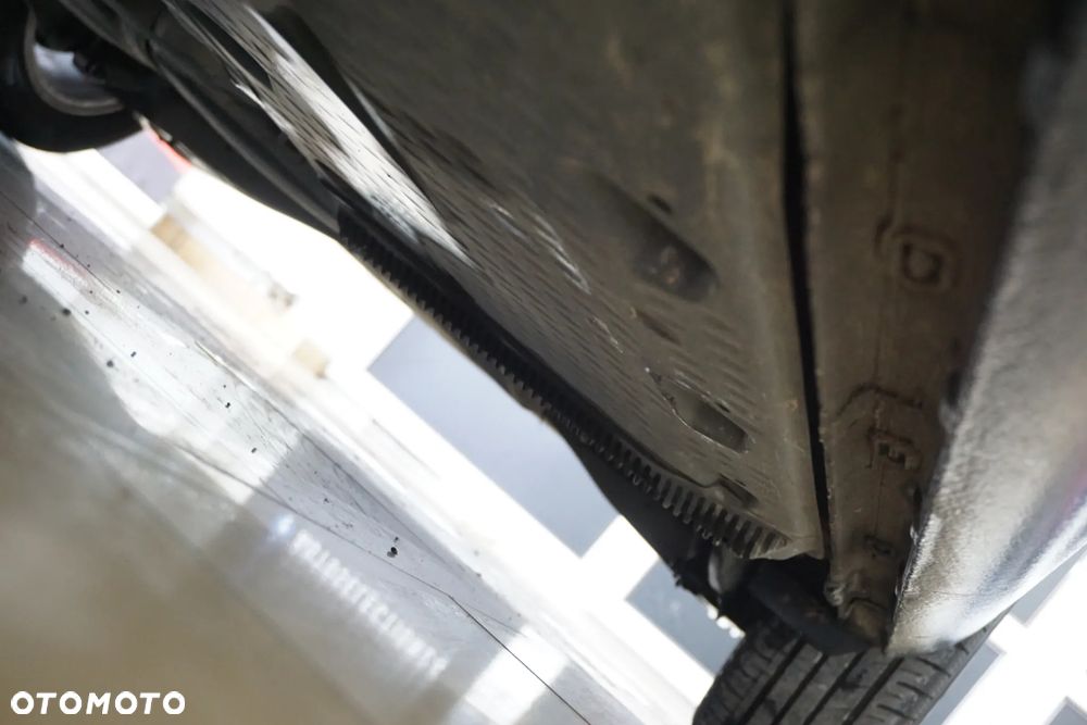 Volkswagen Golf 2.0 TDI DPF Highline - 14