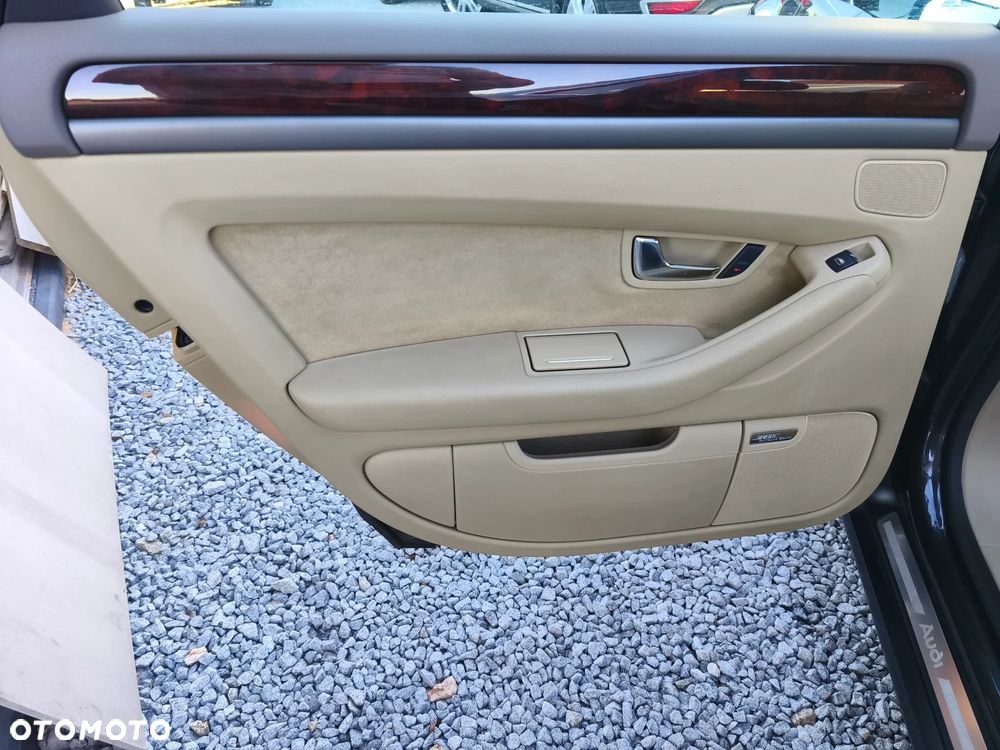 Audi A8 4.2 Quattro - 34