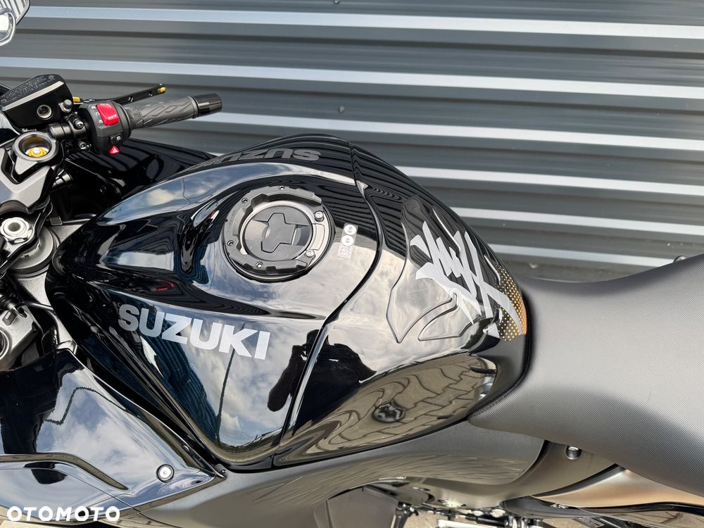 Suzuki GSX - 17